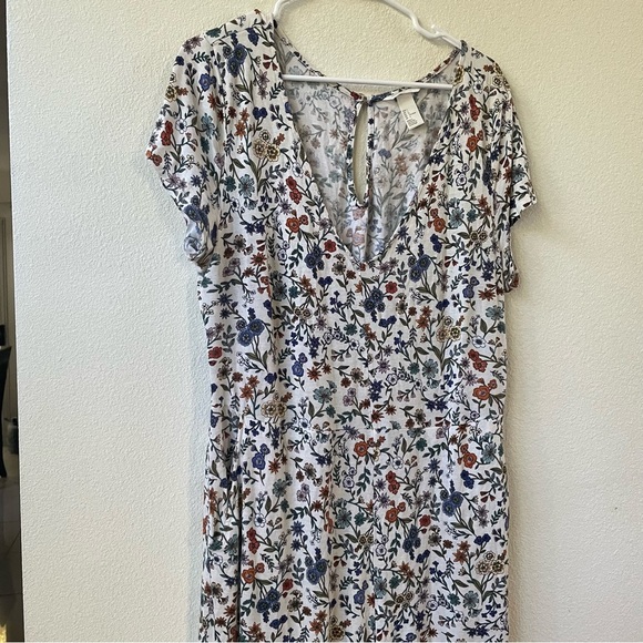 H&M short sleeve floral print casual jumpsuit in cream - Picture 2 of 9